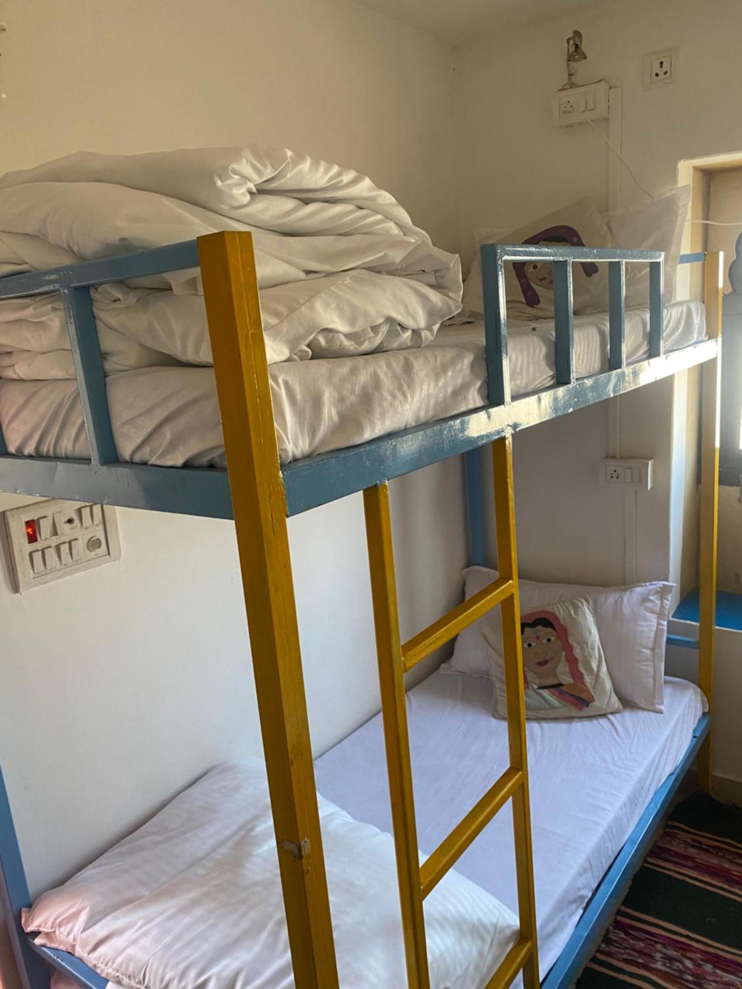Blue Eye Hostel Джайсалмер Екстер'єр фото