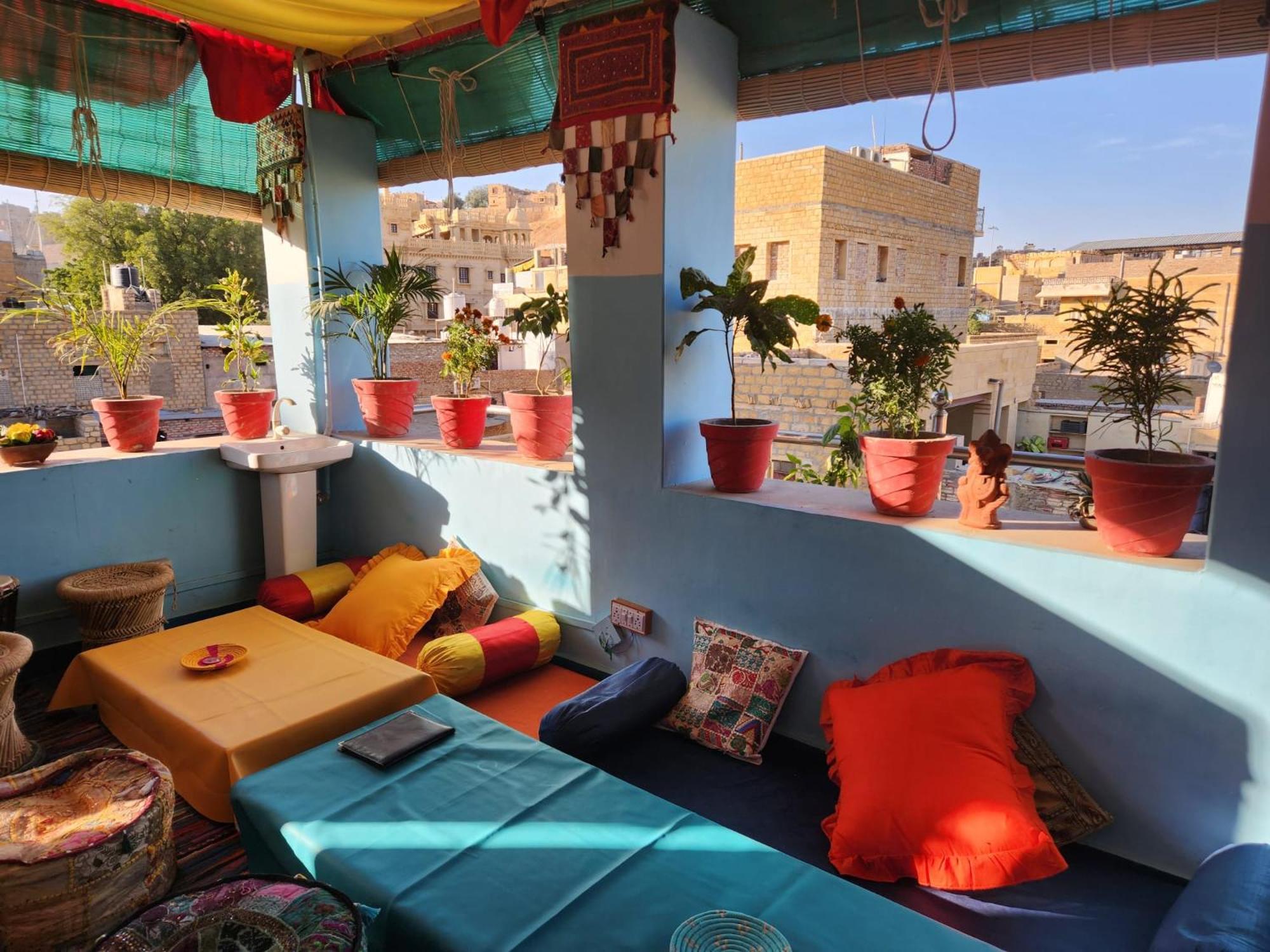 Blue Eye Hostel Джайсалмер Екстер'єр фото